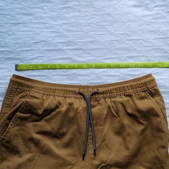 Khaki Carbon Shorts Size Medium - Picture 9 of 9